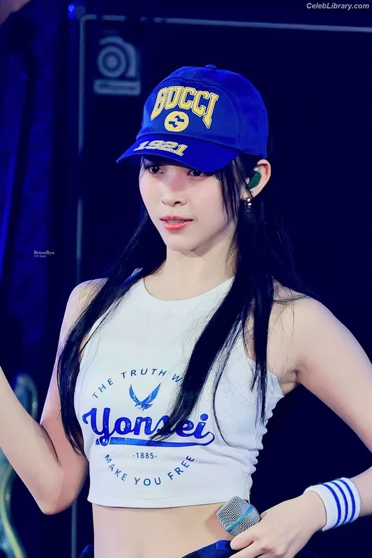 Ryujin (ITZY) photo 20 of 523