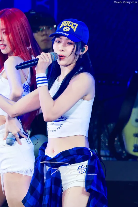 Ryujin (ITZY) photo 22 of 523