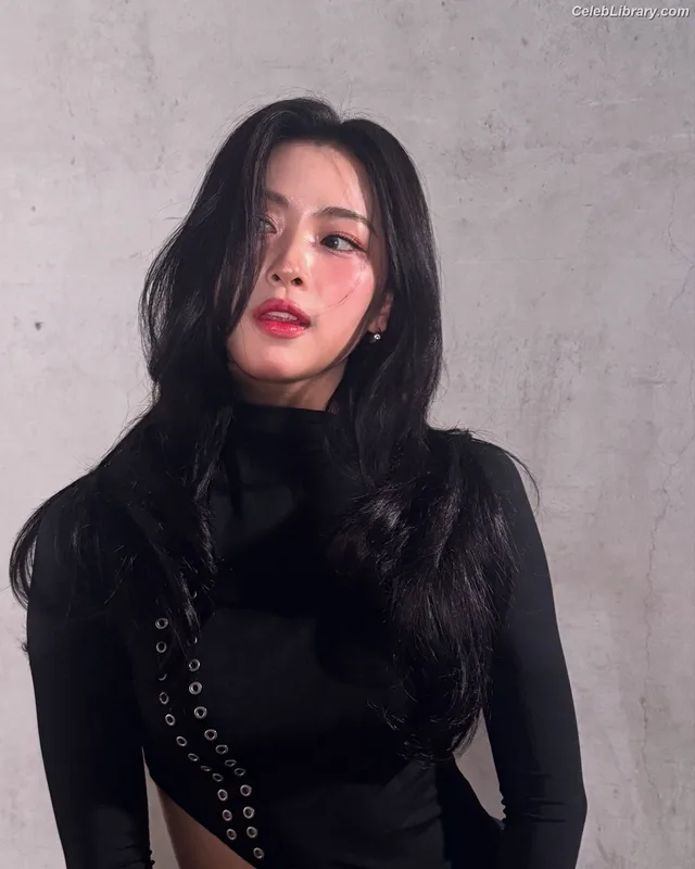 Ryujin (ITZY) photo 1 of 523