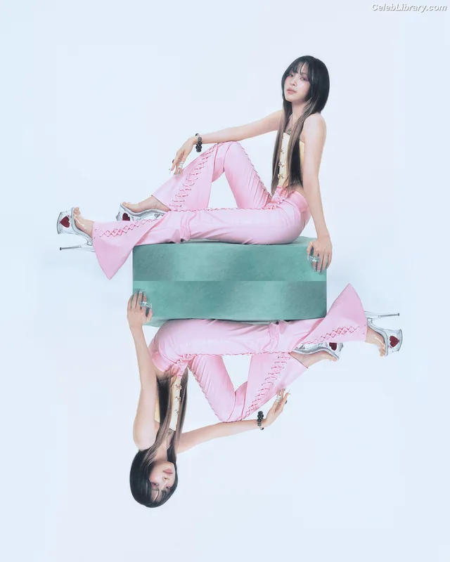 Ryujin (ITZY) photo 9 of 523