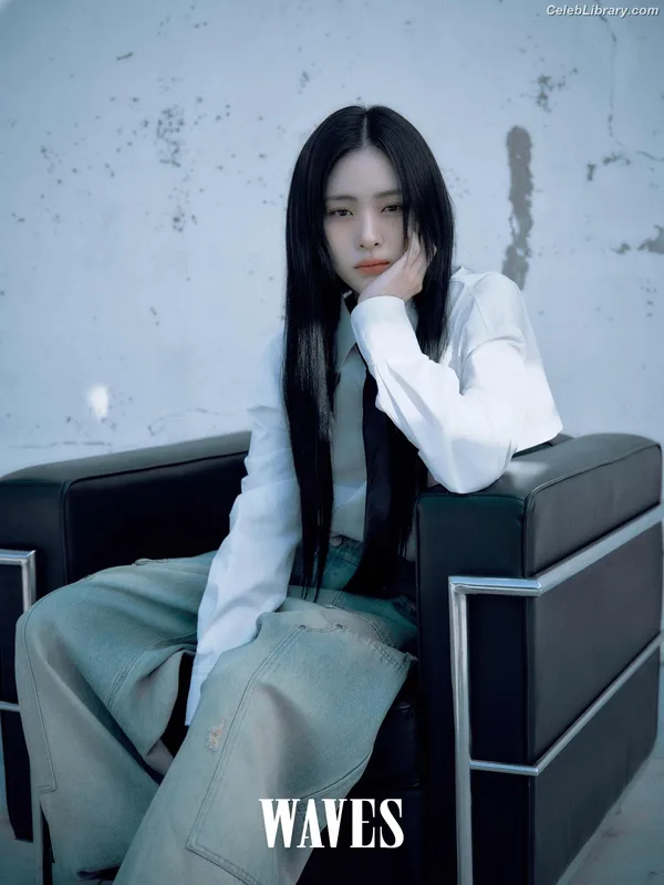 Ryujin (ITZY) photo 8 of 523