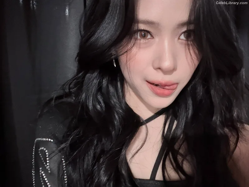 Ryujin (ITZY) photo 20 of 523