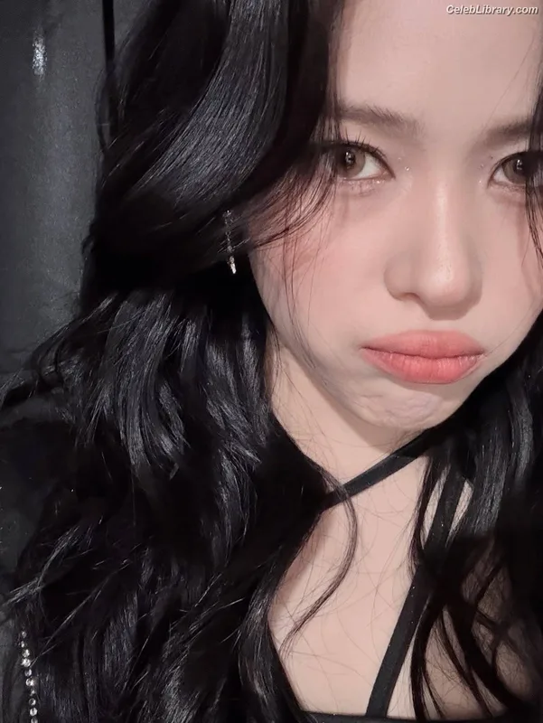 Ryujin (ITZY) photo 2 of 523