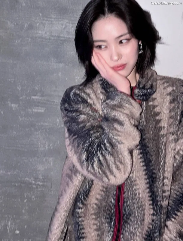 Ryujin (ITZY) photo 6 of 523
