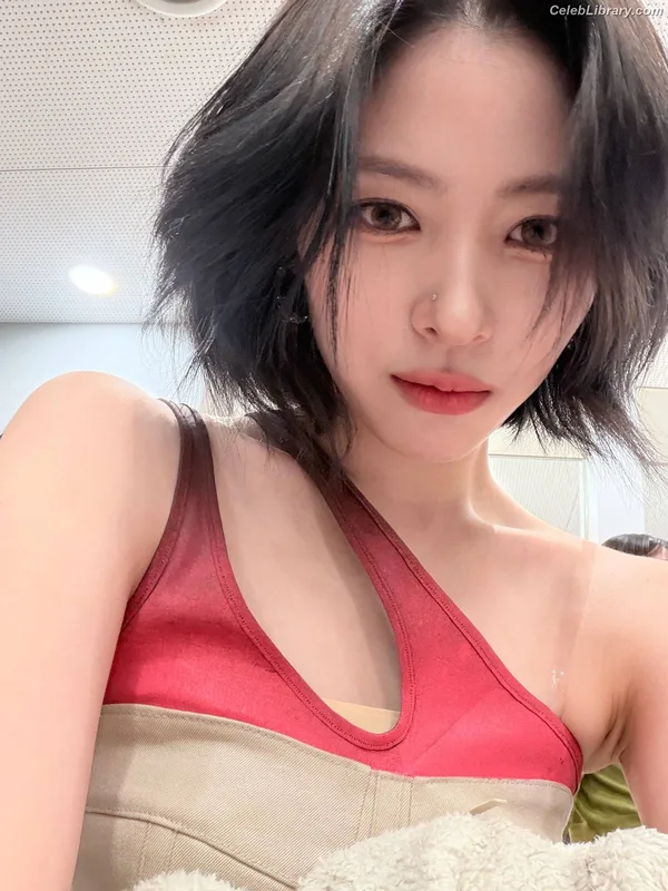 Ryujin (ITZY) photo 11 of 523
