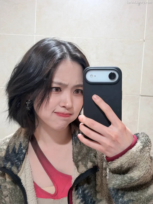 Ryujin (ITZY) photo 12 of 523