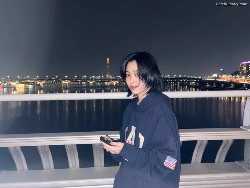 Ryujin (ITZY) photo 23 of 523