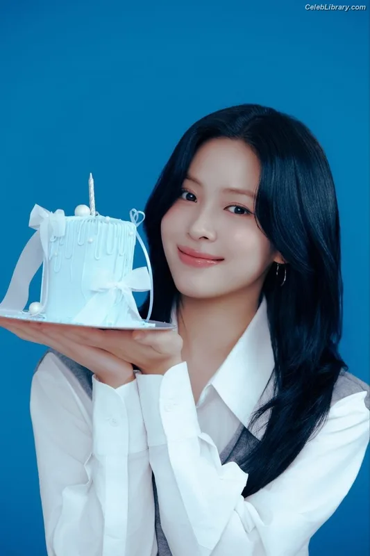 Ryujin (ITZY) photo 7 of 523