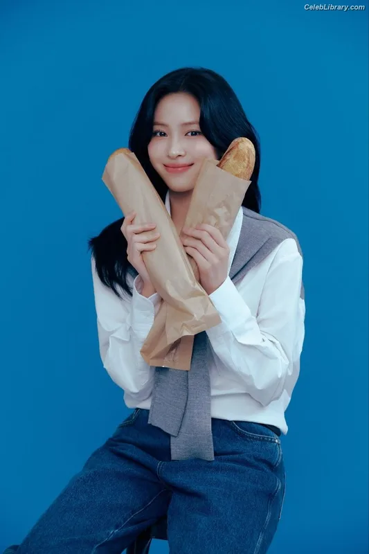 Ryujin (ITZY) photo 11 of 523