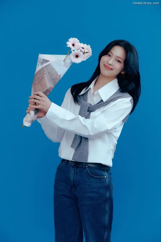 Ryujin (ITZY) photo 12 of 523