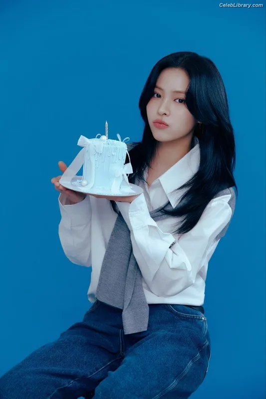 Ryujin (ITZY) photo 13 of 523