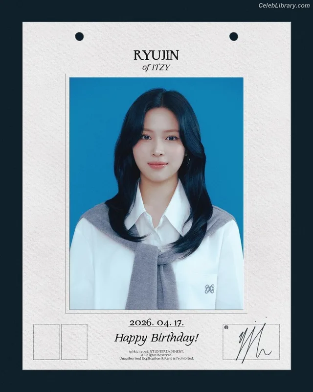 Ryujin (ITZY) photo 14 of 523