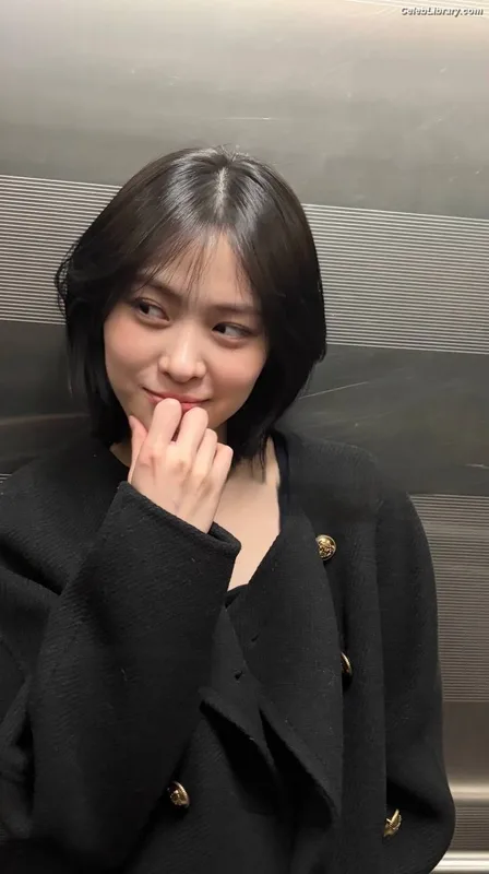 Ryujin (ITZY) photo 16 of 523