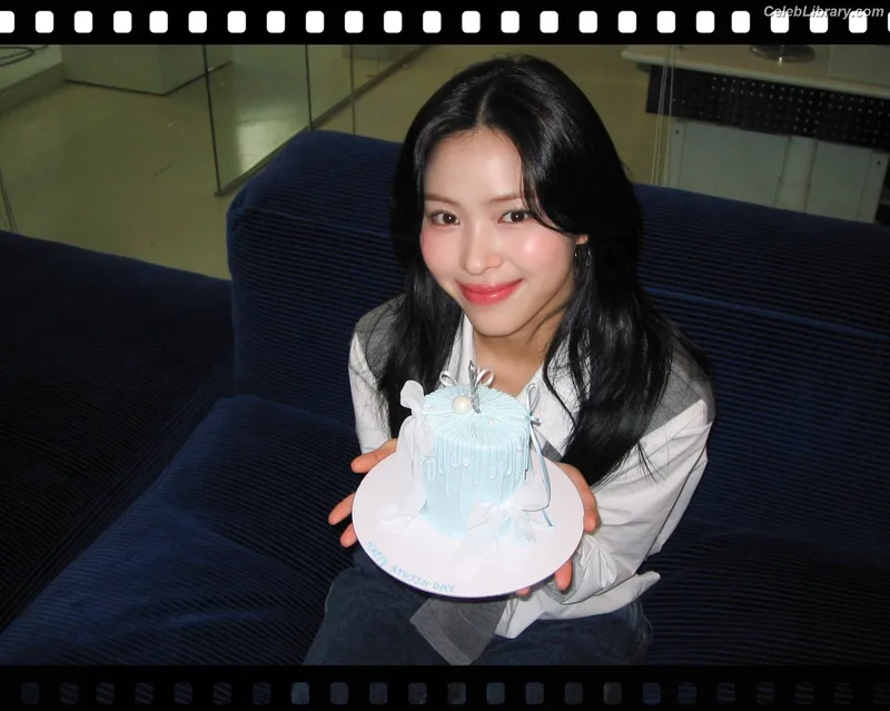 Ryujin (ITZY) photo 19 of 523