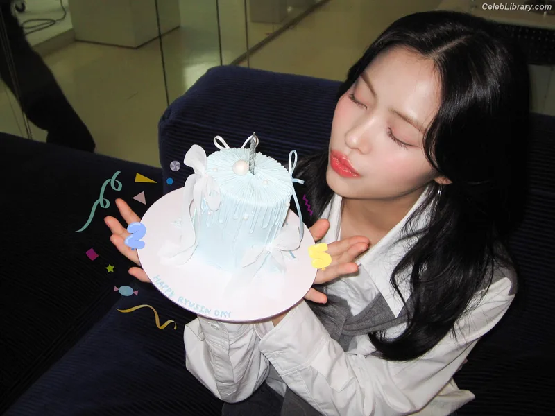Ryujin (ITZY) photo 21 of 523