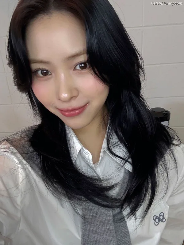 Ryujin (ITZY) photo 22 of 523