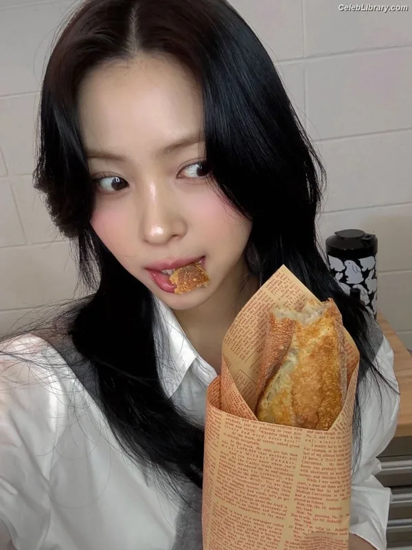 Ryujin (ITZY) photo 23 of 523