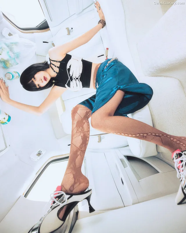 Ryujin (ITZY) photo 10 of 523