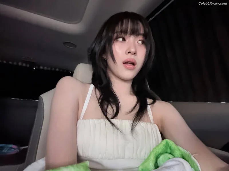 Ryujin (ITZY) photo 21 of 523