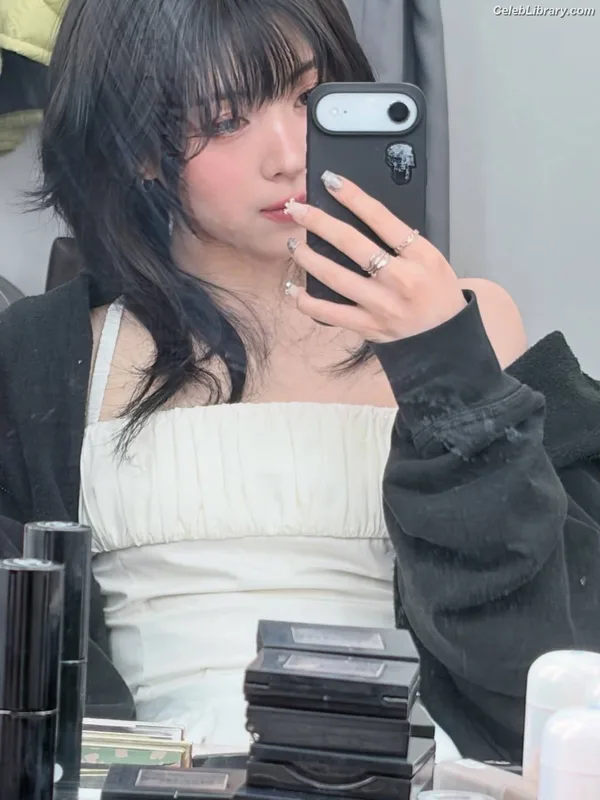 Ryujin (ITZY) photo 2 of 523