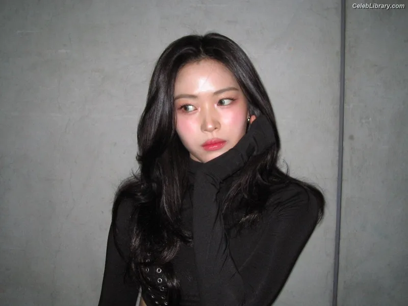 Ryujin (ITZY) photo 24 of 523
