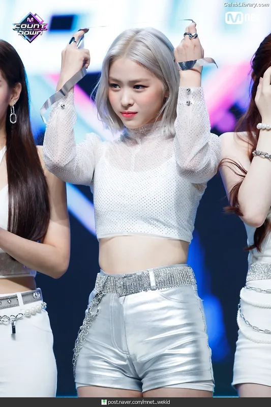 Ryujin (ITZY) photo 10 of 523