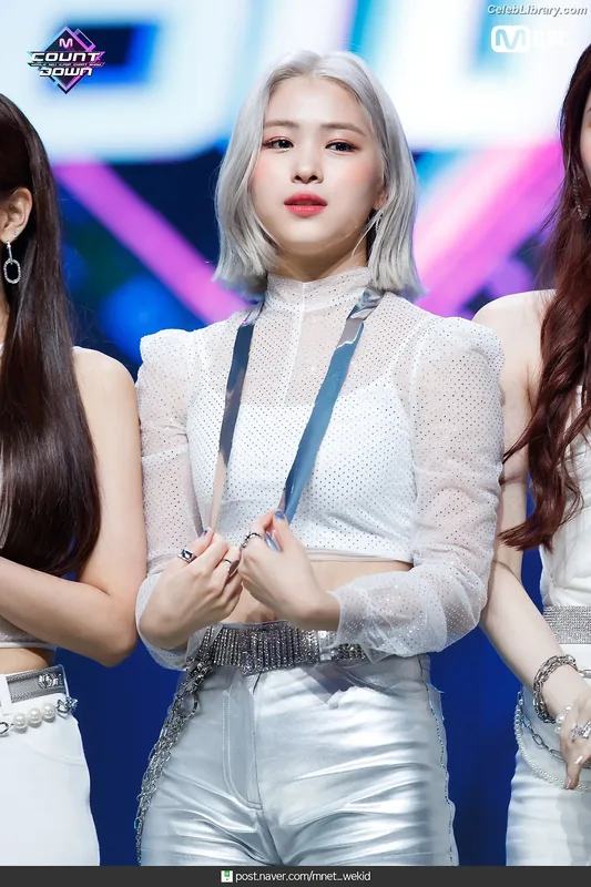 Ryujin (ITZY) photo 11 of 523