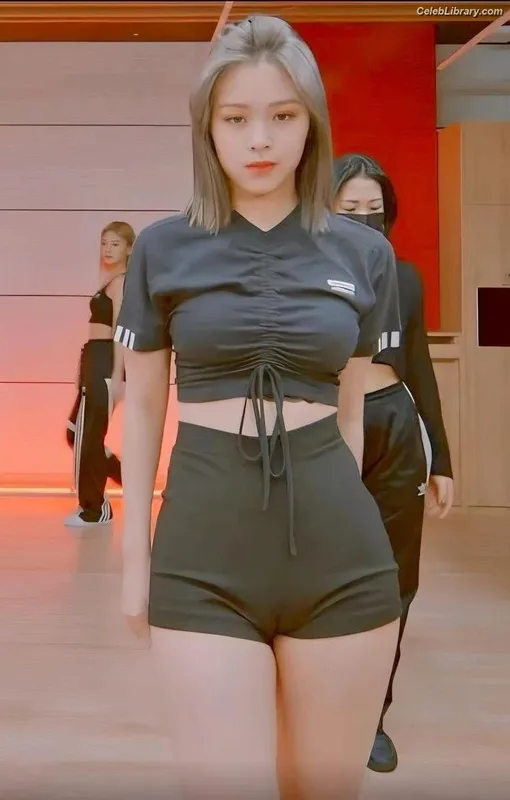 Ryujin (ITZY) photo 18 of 523