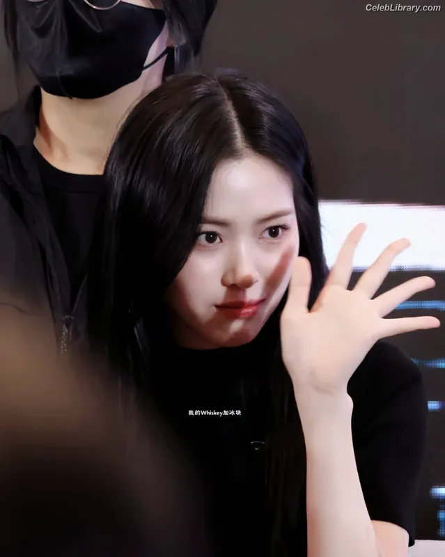 Ryujin (ITZY) photo 20 of 523