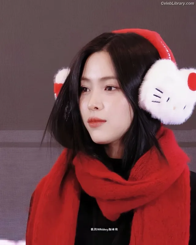 Ryujin (ITZY) photo 22 of 523