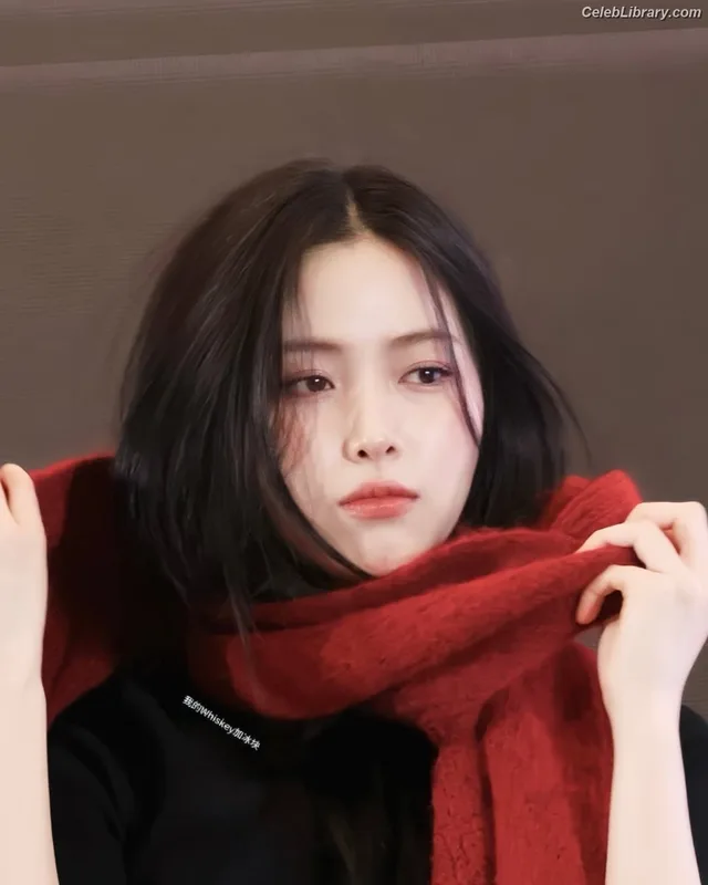 Ryujin (ITZY) photo 23 of 523