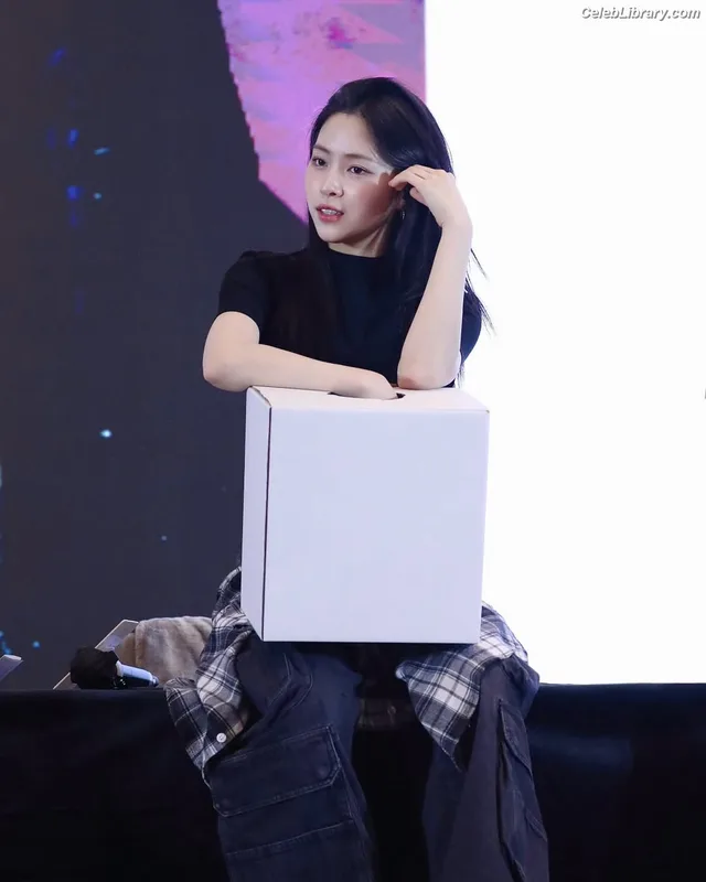 Ryujin (ITZY) photo 3 of 523