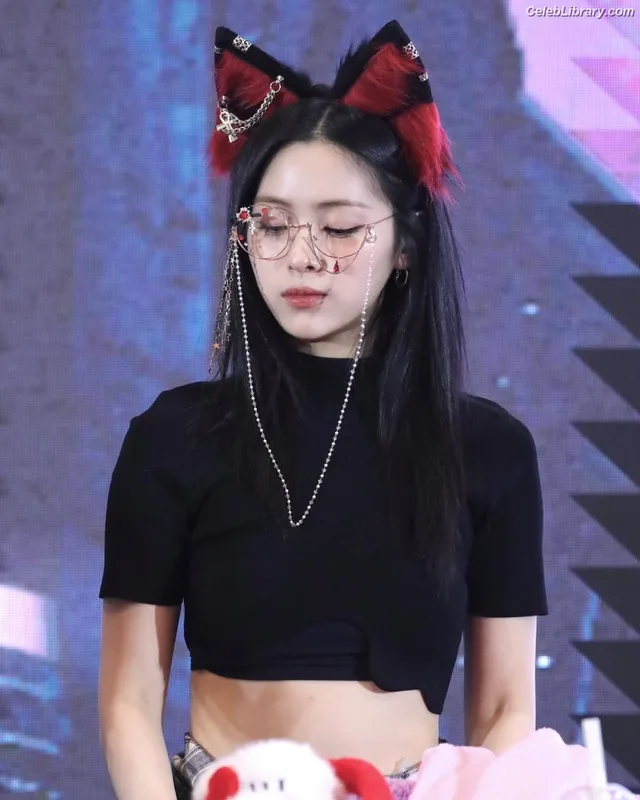 Ryujin (ITZY) photo 5 of 523