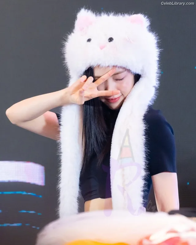 Ryujin (ITZY) photo 6 of 523