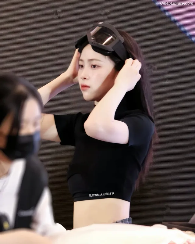 Ryujin (ITZY) photo 10 of 523