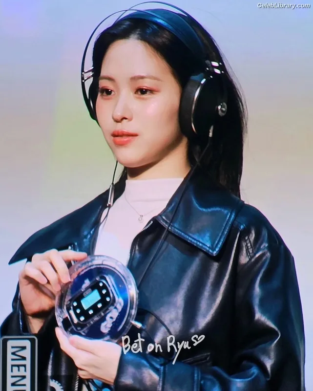 Ryujin (ITZY) photo 11 of 523