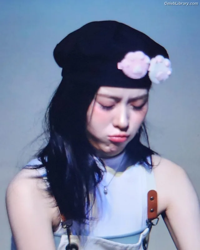 Ryujin (ITZY) photo 16 of 523