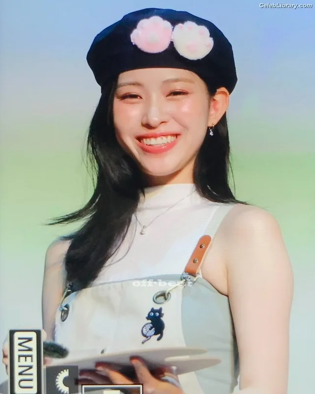 Ryujin (ITZY) photo 17 of 523