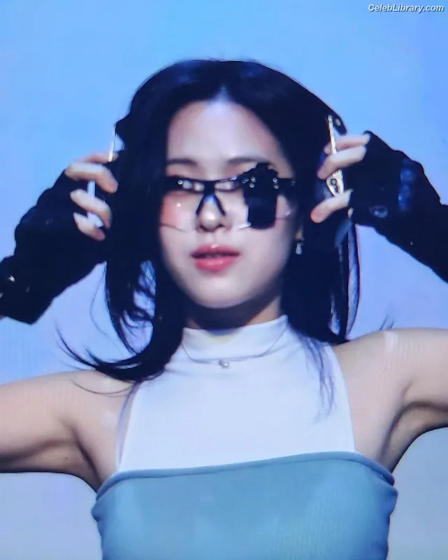 Ryujin (ITZY) photo 18 of 523