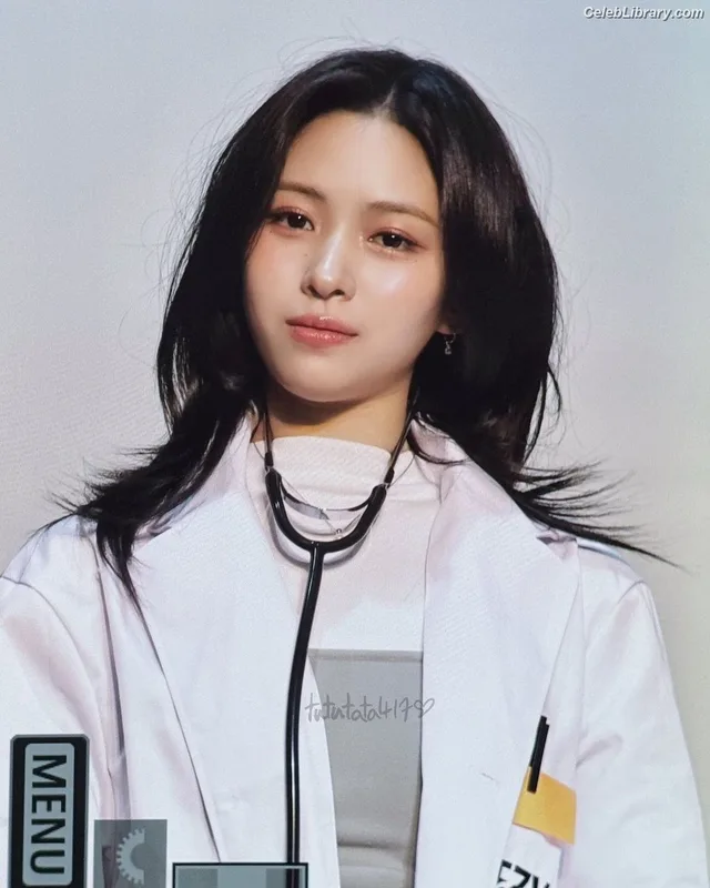 Ryujin (ITZY) photo 1 of 523