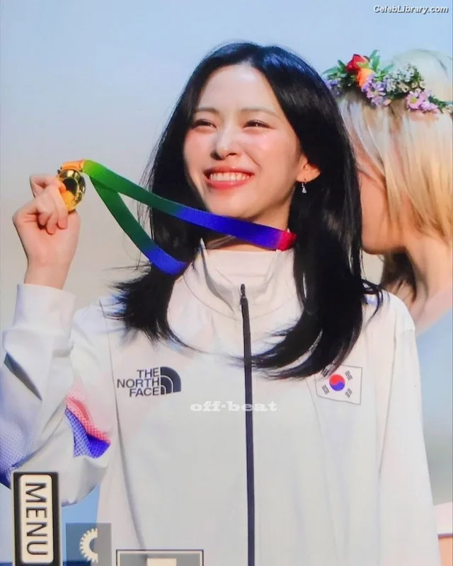 Ryujin (ITZY) photo 2 of 523