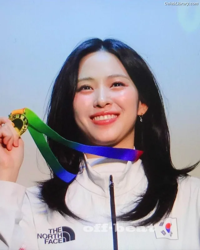 Ryujin (ITZY) photo 3 of 523
