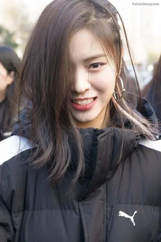 Ryujin (ITZY) photo 11 of 523