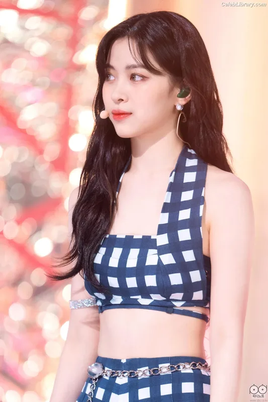 Ryujin (ITZY) photo 16 of 523