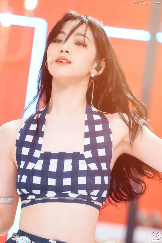 Ryujin (ITZY) photo 18 of 523