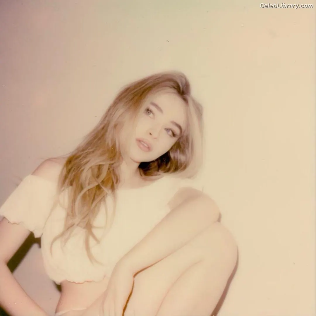 Sabrina Carpenter photo 11 of 6409