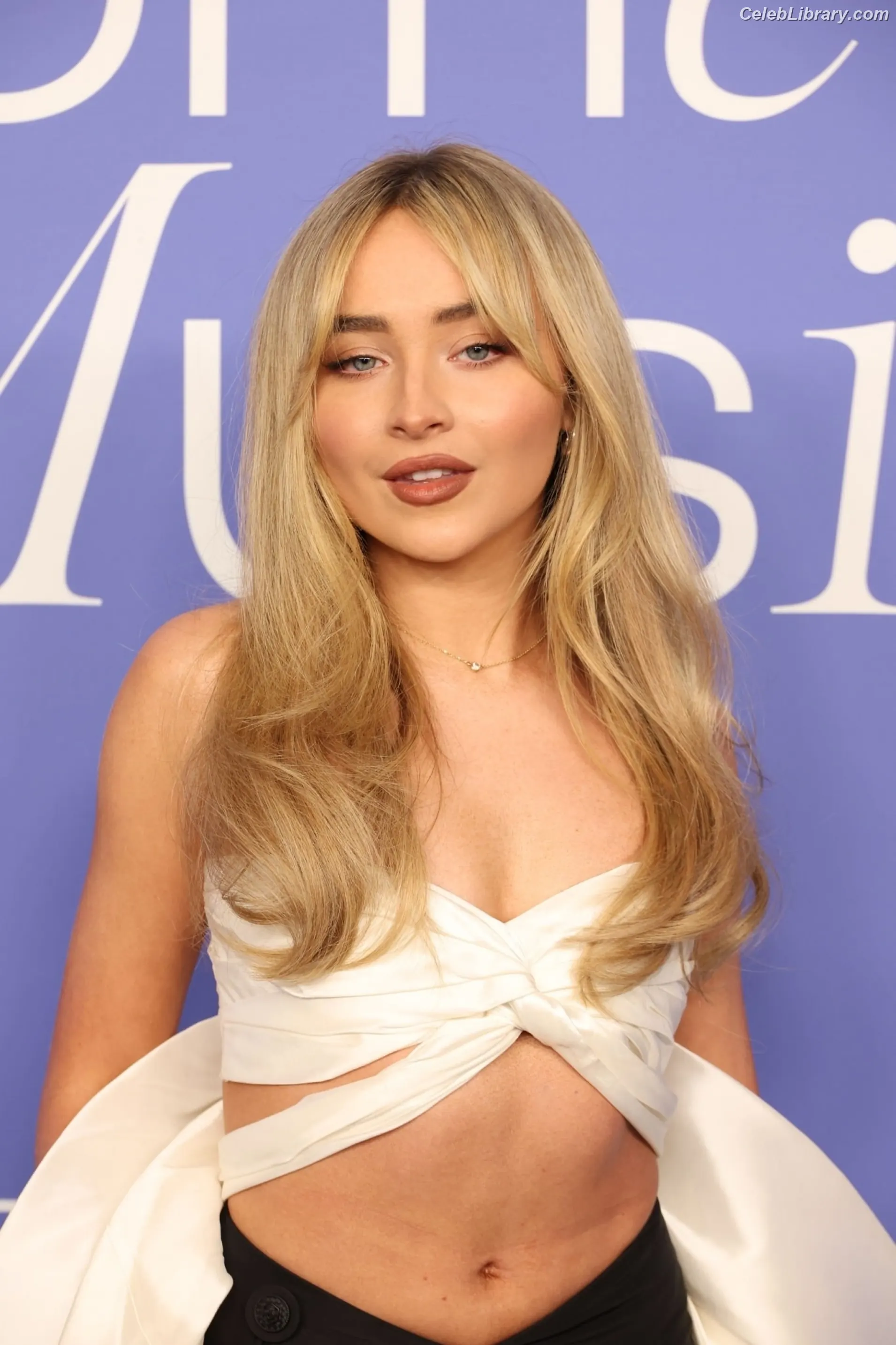 Sabrina Carpenter photo 9 of 6409