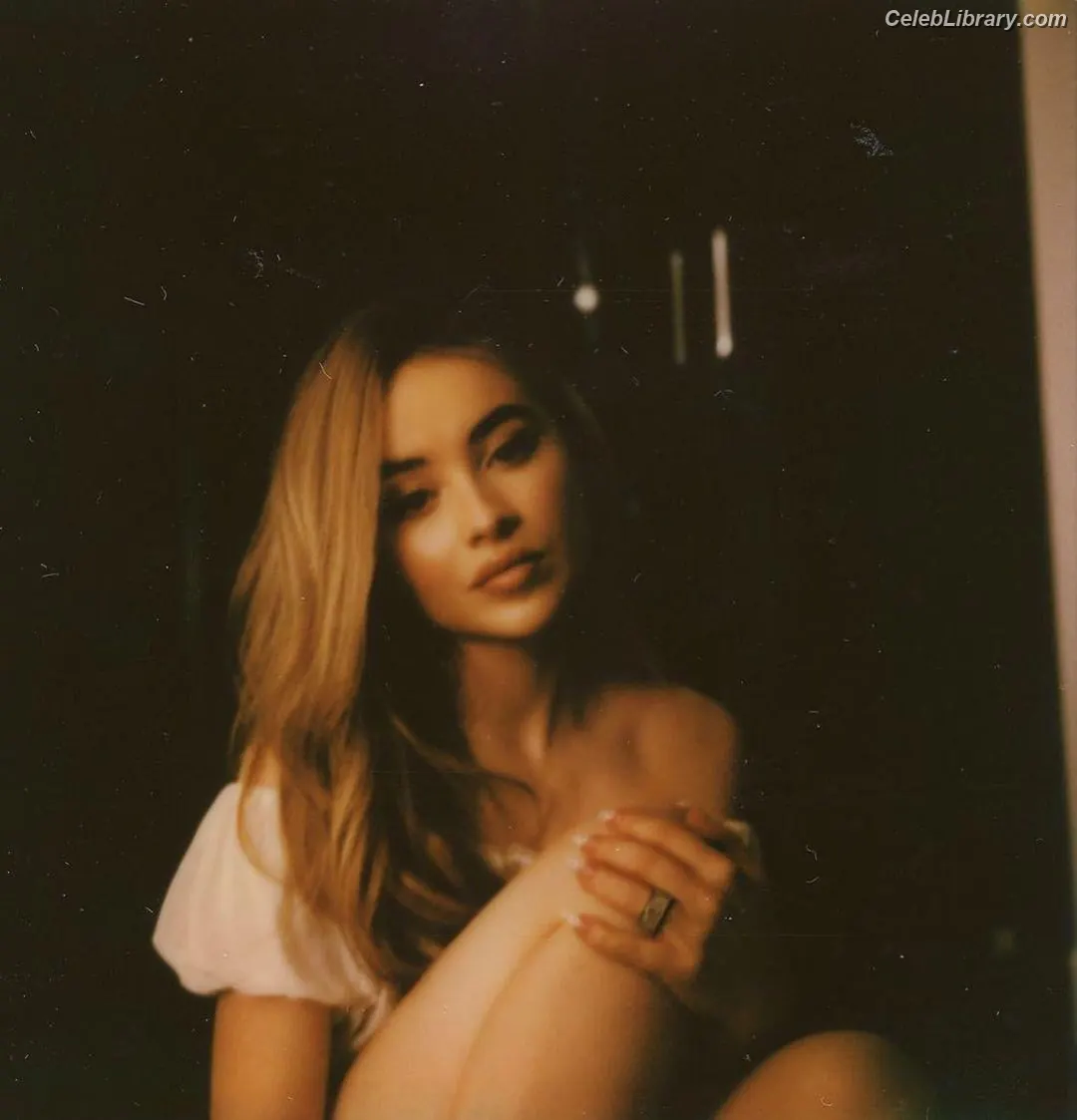 Sabrina Carpenter photo 5 of 6409