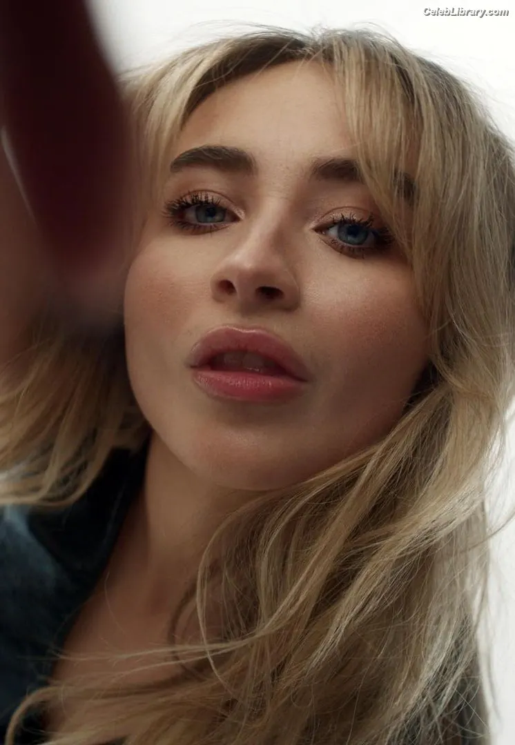 Sabrina Carpenter photo 14 of 6409