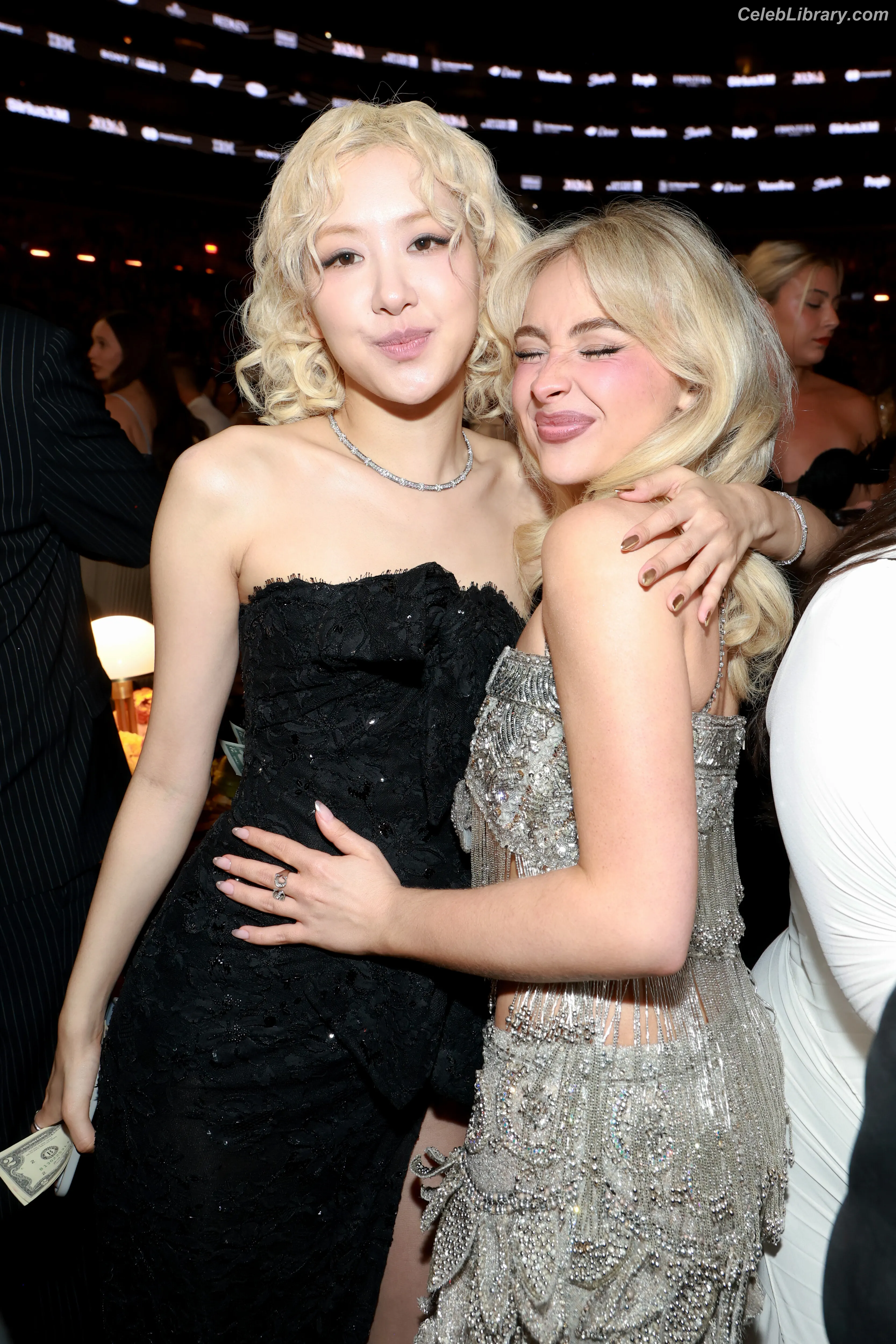Sabrina Carpenter photo 10 of 6409